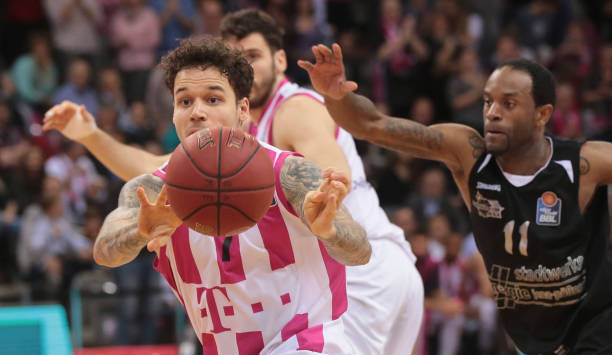 给了对手更 给了对手更